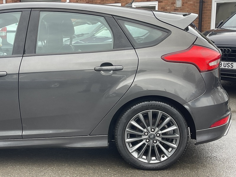 Ford Focus 1.0T EcoBoost ST-Line Hatchback 5dr Petrol Auto Euro 6 (s/s) (125 ps) - U2325