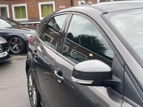 Ford Focus 1.0T EcoBoost ST-Line Hatchback 5dr Petrol Auto Euro 6 (s/s) (125 ps) - U2325