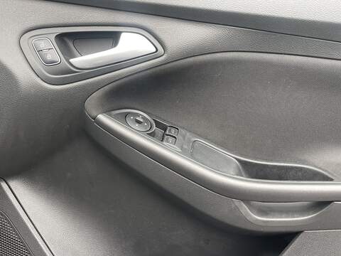Ford Focus 1.0T EcoBoost ST-Line Hatchback 5dr Petrol Auto Euro 6 (s/s) (125 ps) - U2325