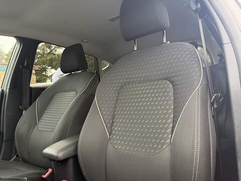 Ford Fiesta 1.0T EcoBoost Titanium Hatchback 5dr Petrol Auto Euro 6 (s/s) (100 ps) - U2329