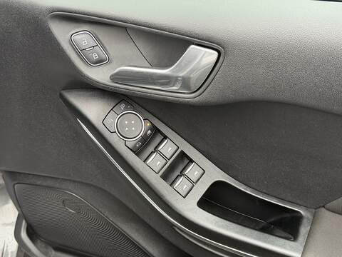 Ford Fiesta 1.0T EcoBoost Titanium Hatchback 5dr Petrol Auto Euro 6 (s/s) (100 ps) - U2329