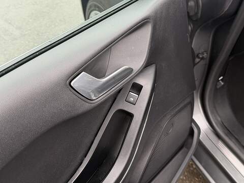 Ford Fiesta 1.0T EcoBoost Titanium Hatchback 5dr Petrol Auto Euro 6 (s/s) (100 ps) - U2329