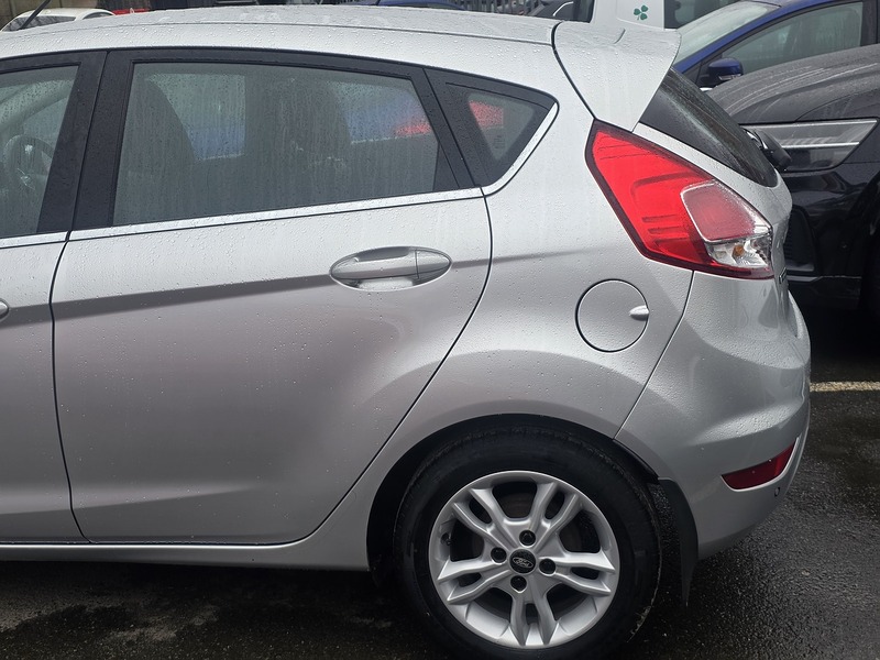 Ford Fiesta 1.0T EcoBoost Zetec Hatchback 5dr Petrol Powershift Euro 5 (100 ps) - U2330