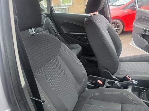 Ford Fiesta 1.0T EcoBoost Zetec Hatchback 5dr Petrol Powershift Euro 5 (100 ps) - U2330