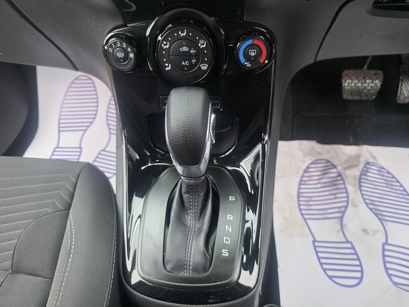 Ford Fiesta 1.0T EcoBoost Zetec Hatchback 5dr Petrol Powershift Euro 5 (100 ps) - U2330