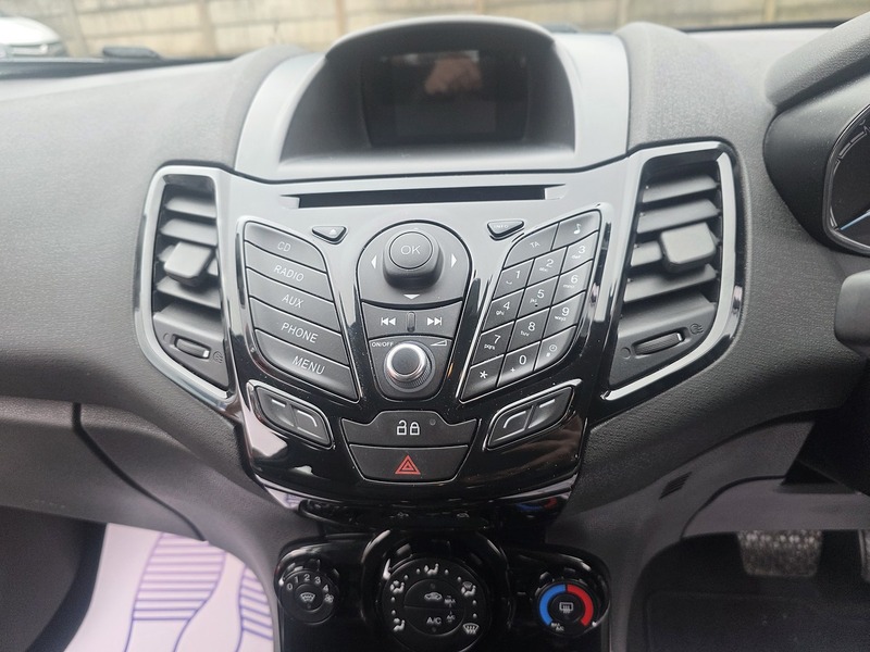 Ford Fiesta 1.0T EcoBoost Zetec Hatchback 5dr Petrol Powershift Euro 5 (100 ps) - U2330