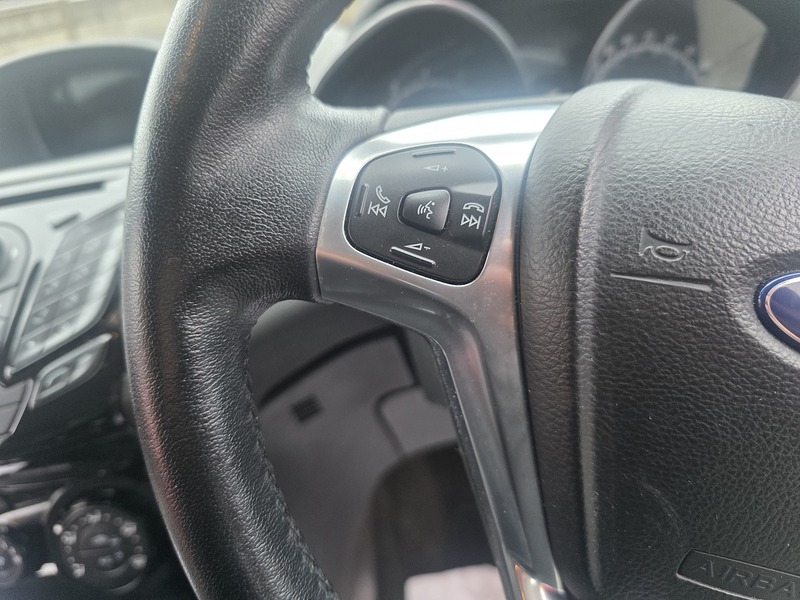 Ford Fiesta 1.0T EcoBoost Zetec Hatchback 5dr Petrol Powershift Euro 5 (100 ps) - U2330