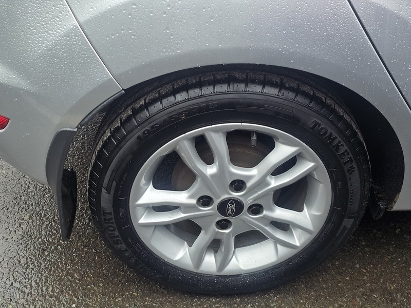 Ford Fiesta 1.0T EcoBoost Zetec Hatchback 5dr Petrol Powershift Euro 5 (100 ps) - U2330