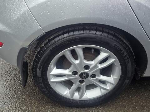 Ford Fiesta 1.0T EcoBoost Zetec Hatchback 5dr Petrol Powershift Euro 5 (100 ps) - U2330