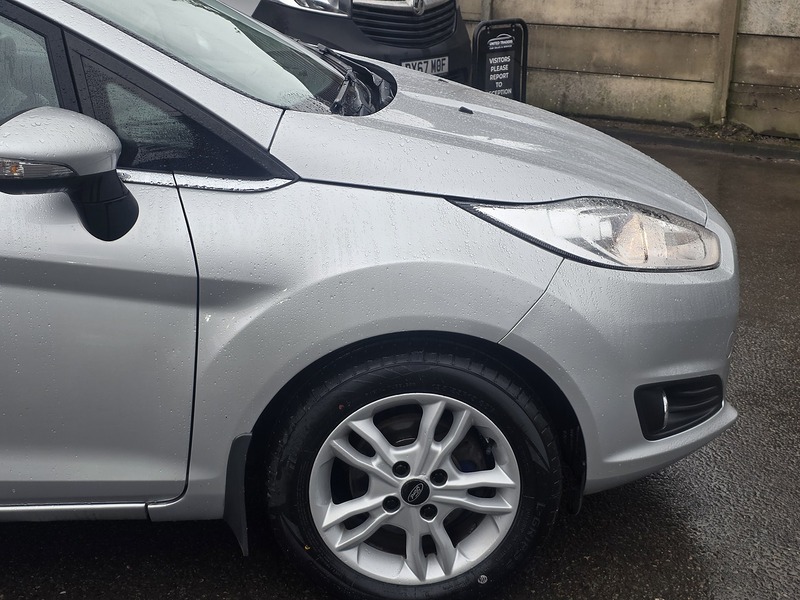 Ford Fiesta 1.0T EcoBoost Zetec Hatchback 5dr Petrol Powershift Euro 5 (100 ps) - U2330