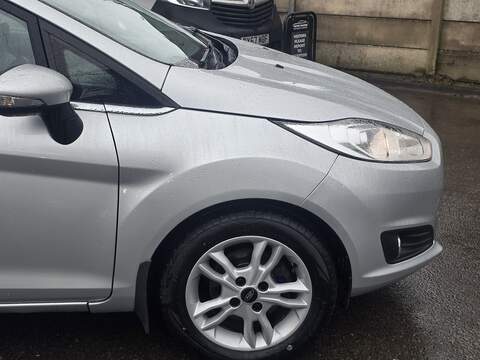 Ford Fiesta 1.0T EcoBoost Zetec Hatchback 5dr Petrol Powershift Euro 5 (100 ps) - U2330