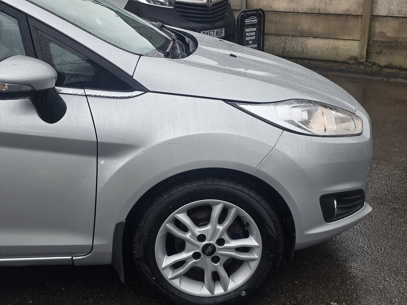 Ford Fiesta 1.0T EcoBoost Zetec Hatchback 5dr Petrol Powershift Euro 5 (100 ps) - U2330