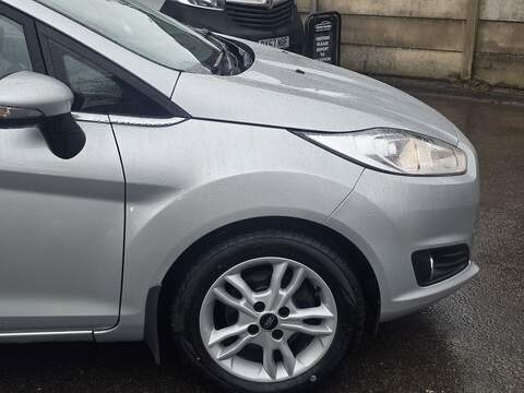 Ford Fiesta 1.0T EcoBoost Zetec Hatchback 5dr Petrol Powershift Euro 5 (100 ps) - U2330