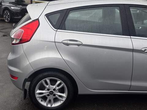 Ford Fiesta 1.0T EcoBoost Zetec Hatchback 5dr Petrol Powershift Euro 5 (100 ps) - U2330