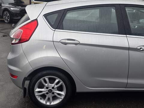 Ford Fiesta 1.0T EcoBoost Zetec Hatchback 5dr Petrol Powershift Euro 5 (100 ps) - U2330