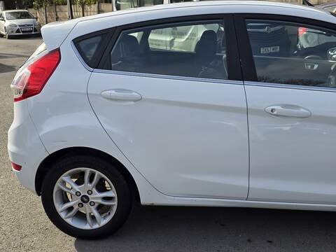 Ford Fiesta 1.0T EcoBoost Zetec Hatchback 5dr Petrol Powershift Euro 5 (100 ps) - U2331