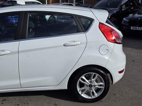 Ford Fiesta 1.0T EcoBoost Zetec Hatchback 5dr Petrol Powershift Euro 5 (100 ps) - U2331