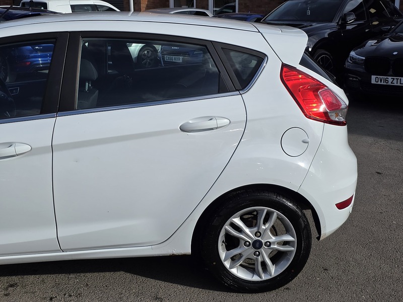 Ford Fiesta 1.0T EcoBoost Zetec Hatchback 5dr Petrol Powershift Euro 5 (100 ps) - U2331