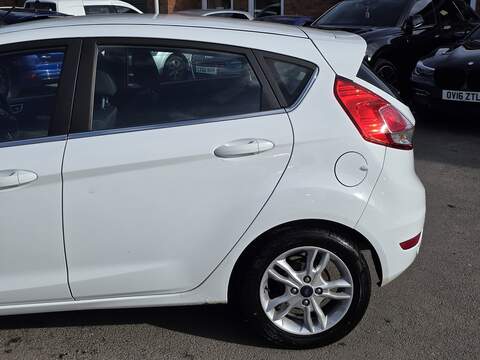 Ford Fiesta 1.0T EcoBoost Zetec Hatchback 5dr Petrol Powershift Euro 5 (100 ps) - U2331