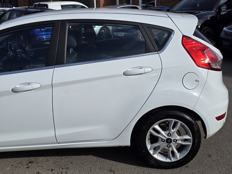 Ford Fiesta 1.0T EcoBoost Zetec Hatchback 5dr Petrol Powershift Euro 5 (100 ps) - U2331