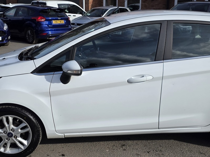 Ford Fiesta 1.0T EcoBoost Zetec Hatchback 5dr Petrol Powershift Euro 5 (100 ps) - U2331