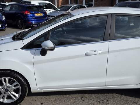 Ford Fiesta 1.0T EcoBoost Zetec Hatchback 5dr Petrol Powershift Euro 5 (100 ps) - U2331