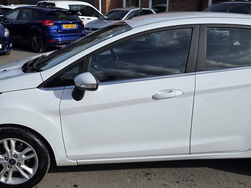 Ford Fiesta 1.0T EcoBoost Zetec Hatchback 5dr Petrol Powershift Euro 5 (100 ps) - U2331