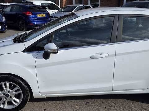 Ford Fiesta 1.0T EcoBoost Zetec Hatchback 5dr Petrol Powershift Euro 5 (100 ps) - U2331