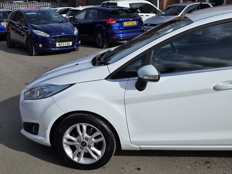 Ford Fiesta 1.0T EcoBoost Zetec Hatchback 5dr Petrol Powershift Euro 5 (100 ps) - U2331