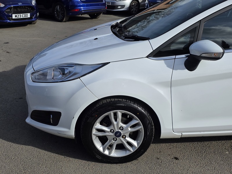 Ford Fiesta 1.0T EcoBoost Zetec Hatchback 5dr Petrol Powershift Euro 5 (100 ps) - U2331