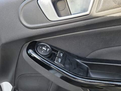 Ford Fiesta 1.0T EcoBoost Zetec Hatchback 5dr Petrol Powershift Euro 5 (100 ps) - U2331