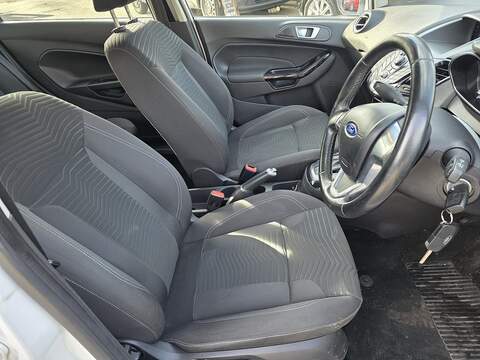 Ford Fiesta 1.0T EcoBoost Zetec Hatchback 5dr Petrol Powershift Euro 5 (100 ps) - U2331
