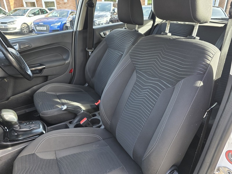 Ford Fiesta 1.0T EcoBoost Zetec Hatchback 5dr Petrol Powershift Euro 5 (100 ps) - U2331