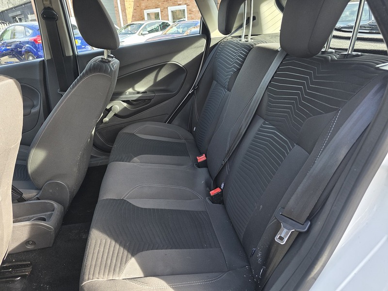 Ford Fiesta 1.0T EcoBoost Zetec Hatchback 5dr Petrol Powershift Euro 5 (100 ps) - U2331