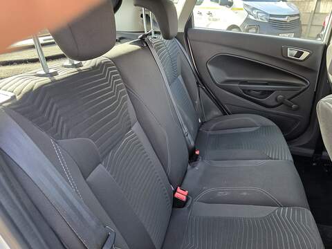 Ford Fiesta 1.0T EcoBoost Zetec Hatchback 5dr Petrol Powershift Euro 5 (100 ps) - U2331