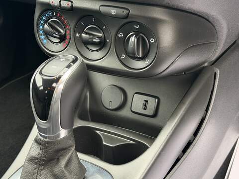 Vauxhall Corsa 1.4i ecoTEC Design Hatchback 5dr Petrol Easytronic Euro 6 (s/s) (90 ps) - U2335