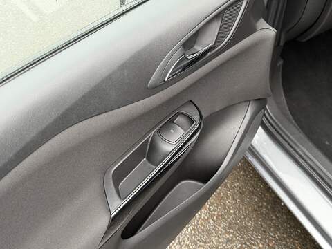 Vauxhall Corsa 1.4i ecoTEC Design Hatchback 5dr Petrol Easytronic Euro 6 (s/s) (90 ps) - U2335
