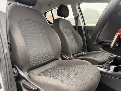 Vauxhall Corsa 1.4i ecoTEC Design Hatchback 5dr Petrol Easytronic Euro 6 (s/s) (90 ps) - U2335