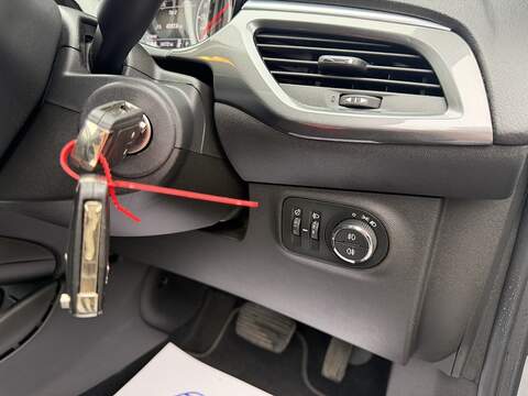 Vauxhall Corsa 1.4i ecoTEC Design Hatchback 5dr Petrol Easytronic Euro 6 (s/s) (90 ps) - U2335