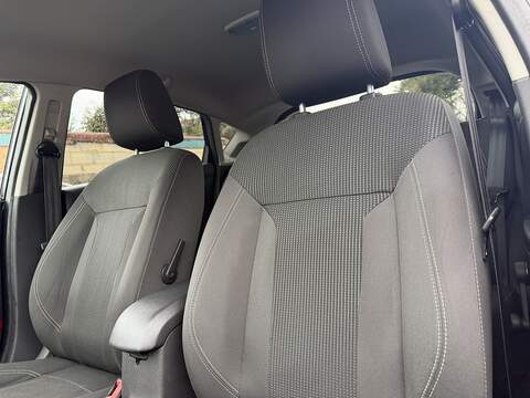 Ford Fiesta 1.0T EcoBoost Titanium Hatchback 5dr Petrol Powershift Euro 6 (100 ps) - U2336