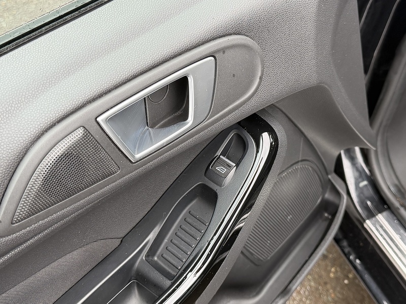 Ford Fiesta 1.0T EcoBoost Titanium Hatchback 5dr Petrol Powershift Euro 6 (100 ps) - U2336