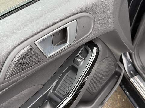 Ford Fiesta 1.0T EcoBoost Titanium Hatchback 5dr Petrol Powershift Euro 6 (100 ps) - U2336