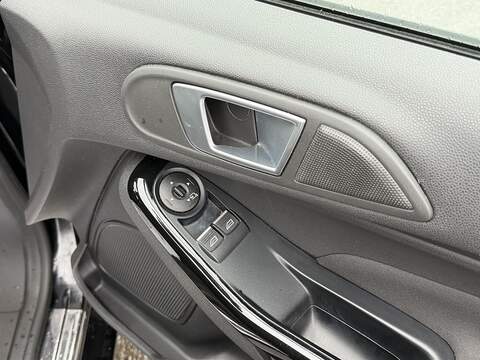 Ford Fiesta 1.0T EcoBoost Titanium Hatchback 5dr Petrol Powershift Euro 6 (100 ps) - U2336