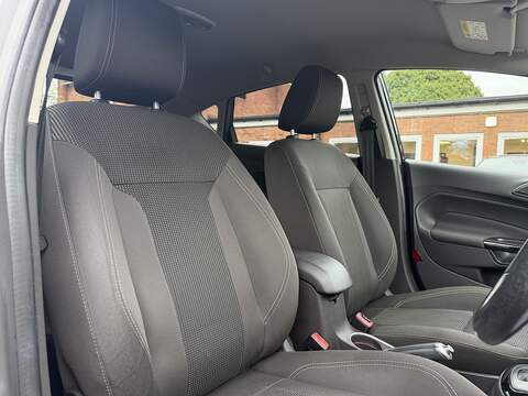 Ford Fiesta 1.0T EcoBoost Titanium Hatchback 5dr Petrol Powershift Euro 6 (100 ps) - U2336