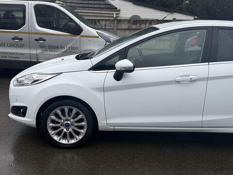 Ford Fiesta 1.0T EcoBoost Titanium X Hatchback 5dr Petrol Powershift Euro 5 (100 ps) - U2340