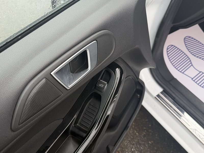 Ford Fiesta 1.0T EcoBoost Titanium X Hatchback 5dr Petrol Powershift Euro 5 (100 ps) - U2340