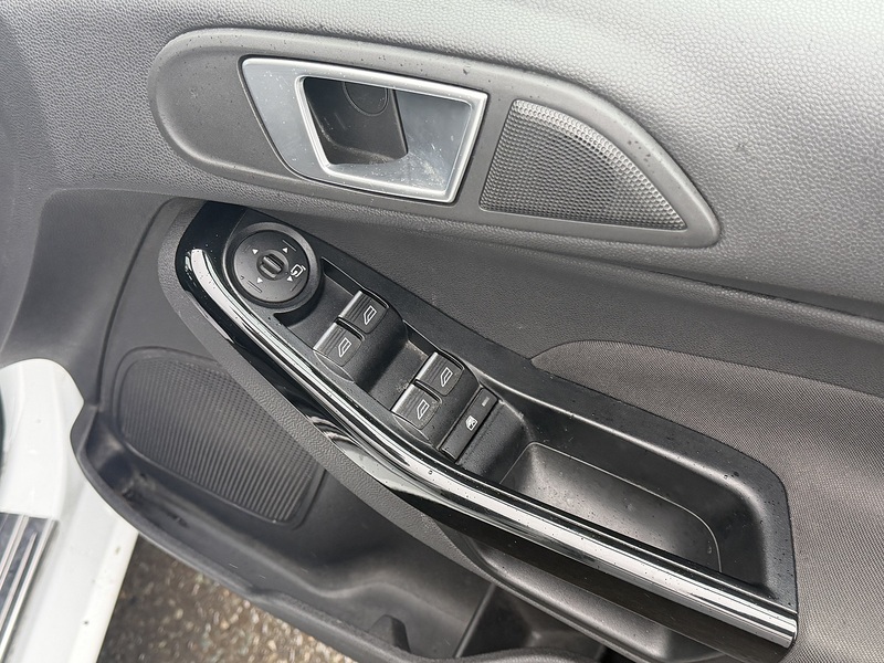 Ford Fiesta 1.0T EcoBoost Titanium X Hatchback 5dr Petrol Powershift Euro 5 (100 ps) - U2340