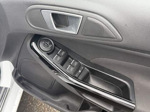 Ford Fiesta 1.0T EcoBoost Titanium X Hatchback 5dr Petrol Powershift Euro 5 (100 ps) - U2340