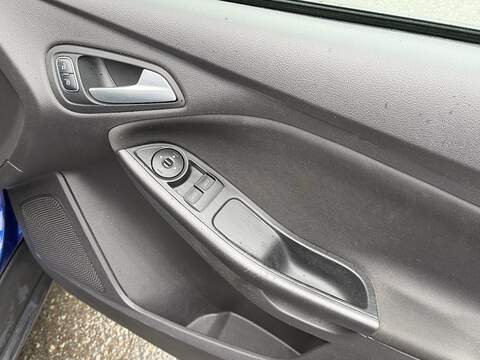 Ford Focus 1.0T EcoBoost Style Estate 5dr Petrol Auto Euro 6 (s/s) (125 ps) - U2341