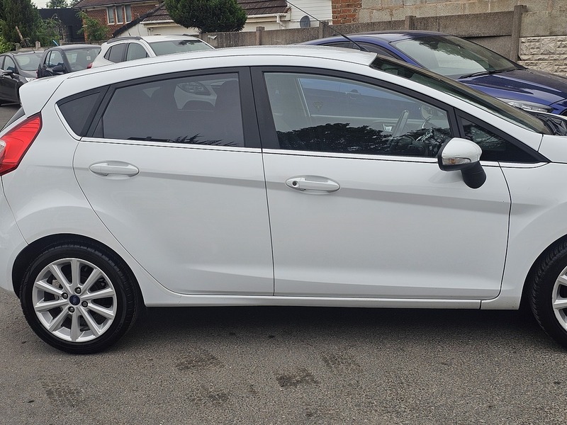 Ford Fiesta 1.0T EcoBoost Titanium Hatchback 5dr Petrol Powershift Euro 6 (100 ps) - U2343
